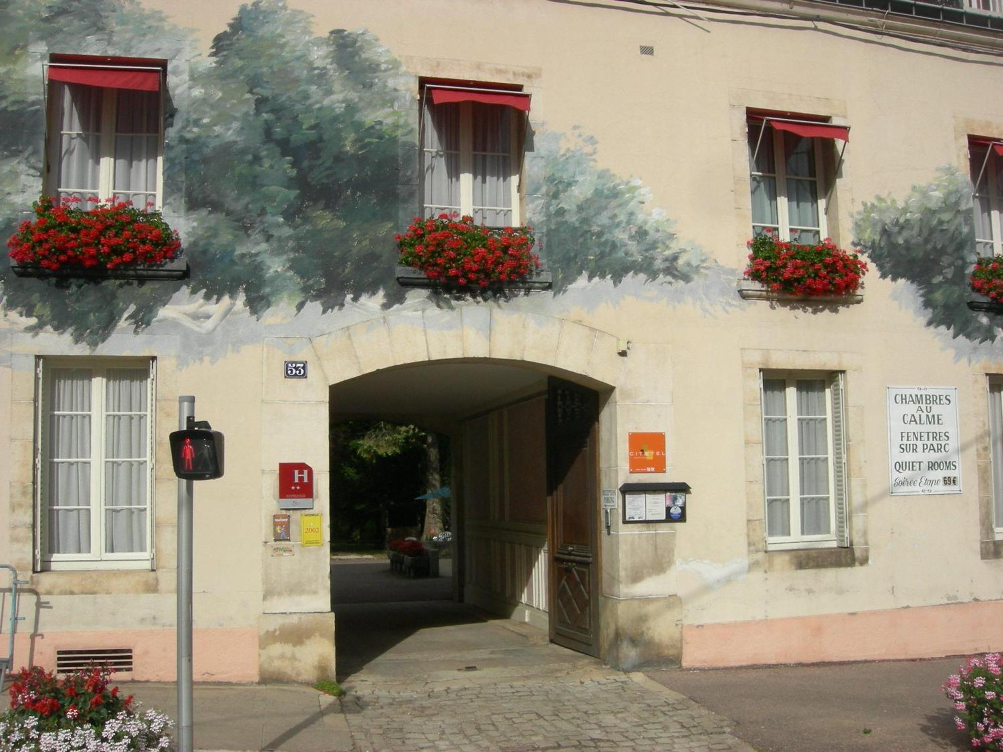 Cit'Hotel Avallon Vauban Exteriör bild